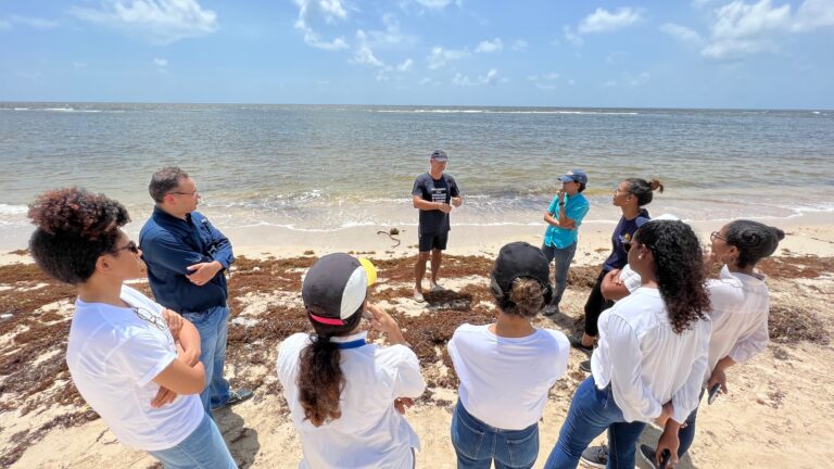 Técnicos de la DPP reciben capacitación en diseño y gestión sostenible de playas